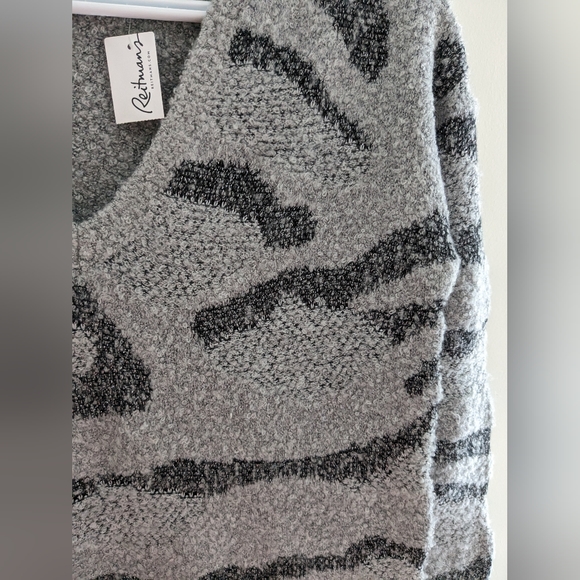 Reitmans Oversized Gray Knit Sweater V Neck Fits Size M - Picture 5 of 6